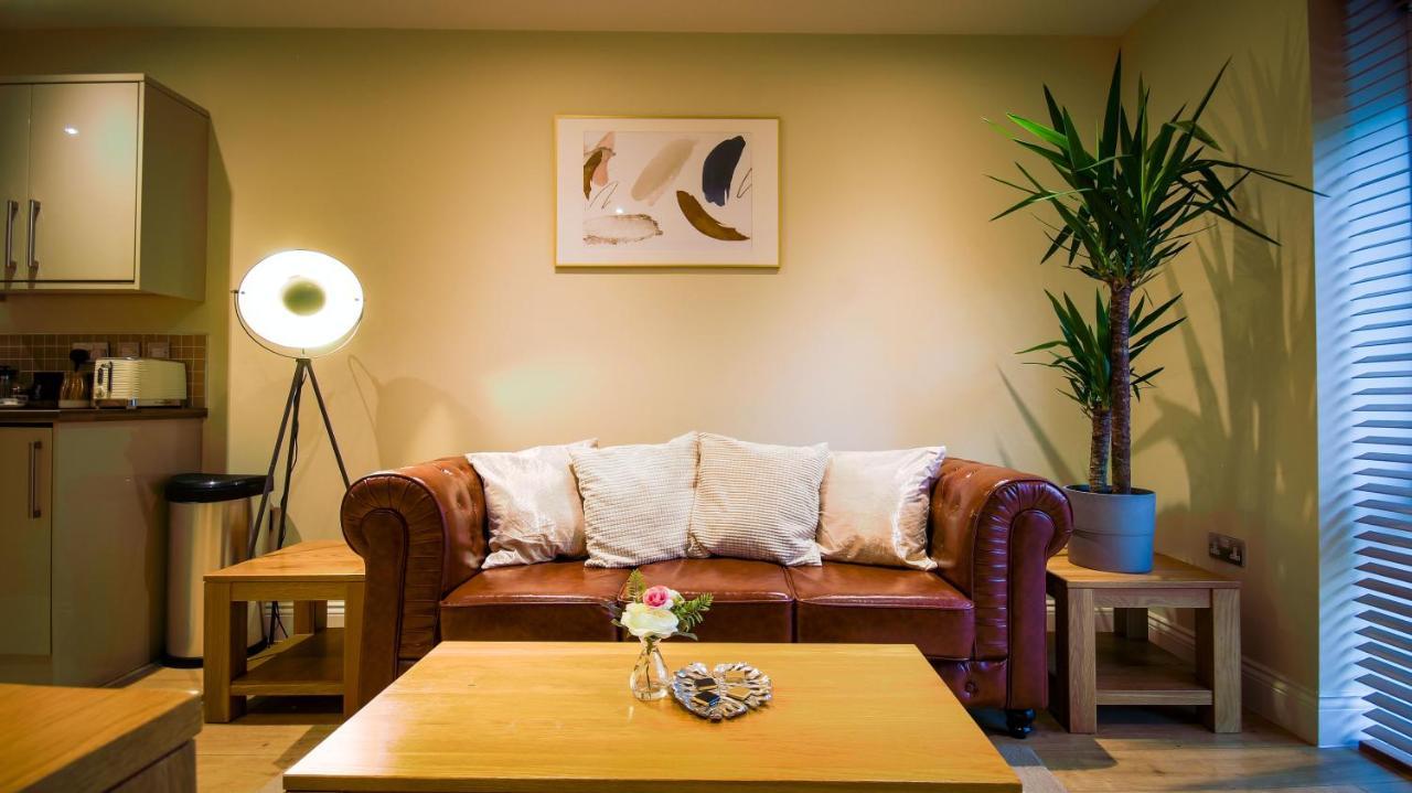Superb City Center 1 Or 2 Bedroom Apts King Bed Саутхамптън Екстериор снимка