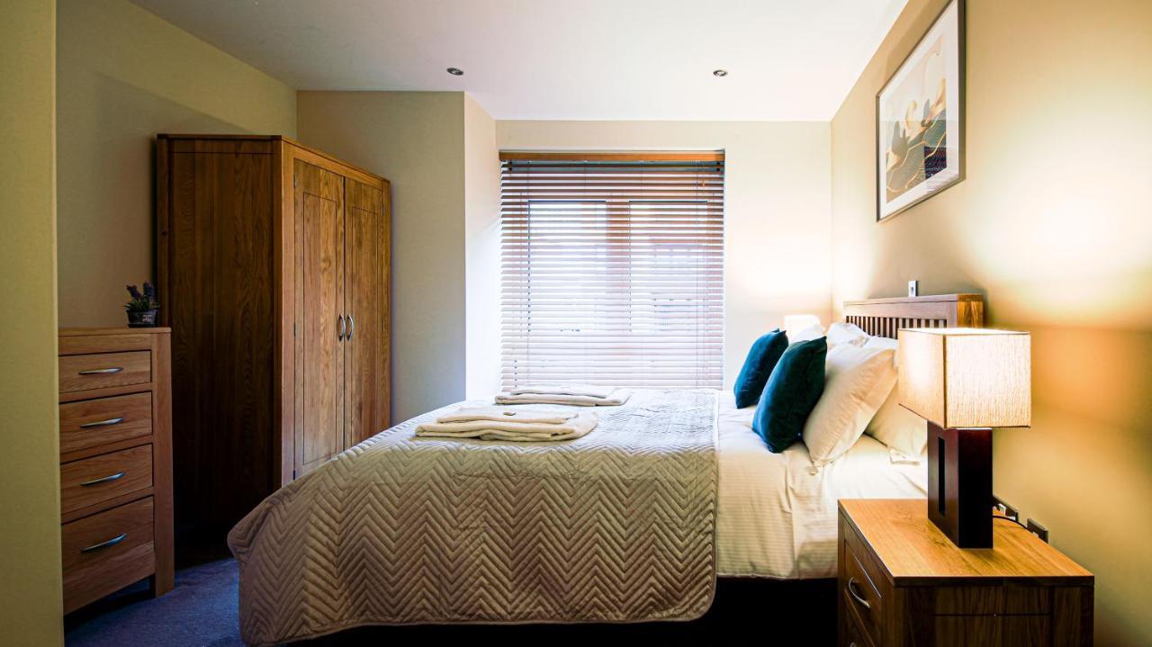 Superb City Center 1 Or 2 Bedroom Apts King Bed Саутхамптън Екстериор снимка