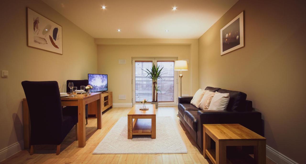 Superb City Center 1 Or 2 Bedroom Apts King Bed Саутхамптън Екстериор снимка