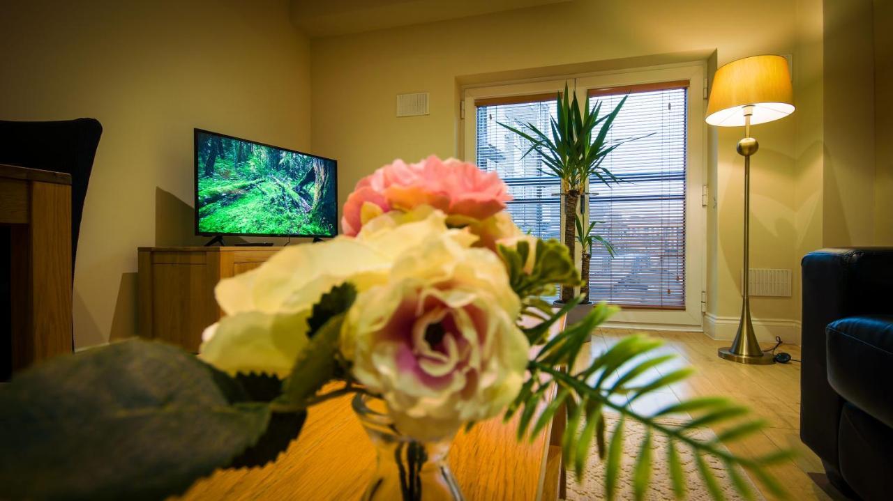 Superb City Center 1 Or 2 Bedroom Apts King Bed Саутхамптън Екстериор снимка